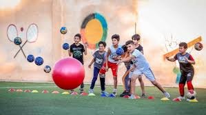 卫报：热刺有意富勒姆左后卫罗宾逊，也会寻找一名攻击型中场