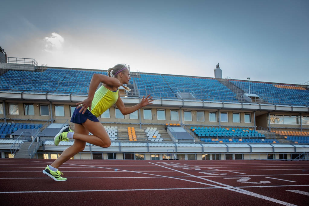 铃木一朗在最后一场比赛离场时，用流利的英文向现场球迷道别并致谢